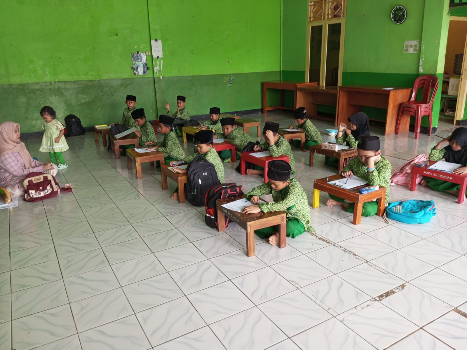Membangun Akhlak, Membangun Masa Depan: Madrasah Diniyah Al Khoirot Cilacap